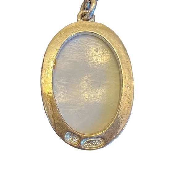 AVON Pendant Necklace- Oval Mother Of Pearl in Silver Tone Bezel on Large Silver - Picture 5 of 7